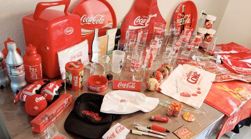 monster Hamburger aftrekken Het succes van Coca-Cola merchandising door de jaren heen - Blog  GiftCampaign.nl