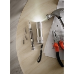 Aluminium zaklamp en pen cadeauset in doos TorchSet kleur titanium tweede sfeervolle weergave