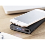 Powerbank met logo en rubberen afwerking 8.000 mAh Wireless kleur zwart tweede sfeervolle weergave