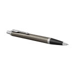 Parker pen met metaalachtige afwerking met logo Parker IM Silver kleur bruin tweede weergave voorkant