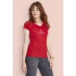 Dames T-shirts met v-hals gemaakt van 100% katoen 150 g/m2 SOL'S Moon kleur rood