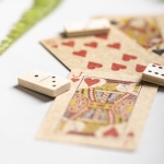 Domino spelset en kaartspel in houten kist Funny kleur hout achtste weergave