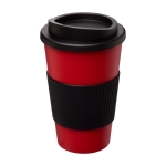 Geïsoleerde plastic koffiemok 350 ml Takeaway Grip American kleur rood